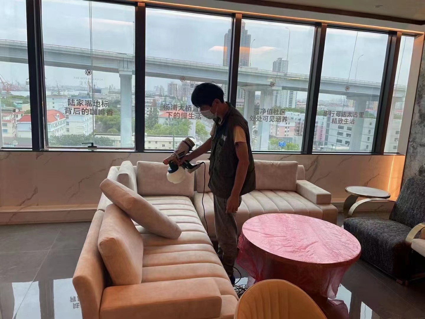 窗簾含有甲醛嘛？窗簾異味重是什么原因引起的