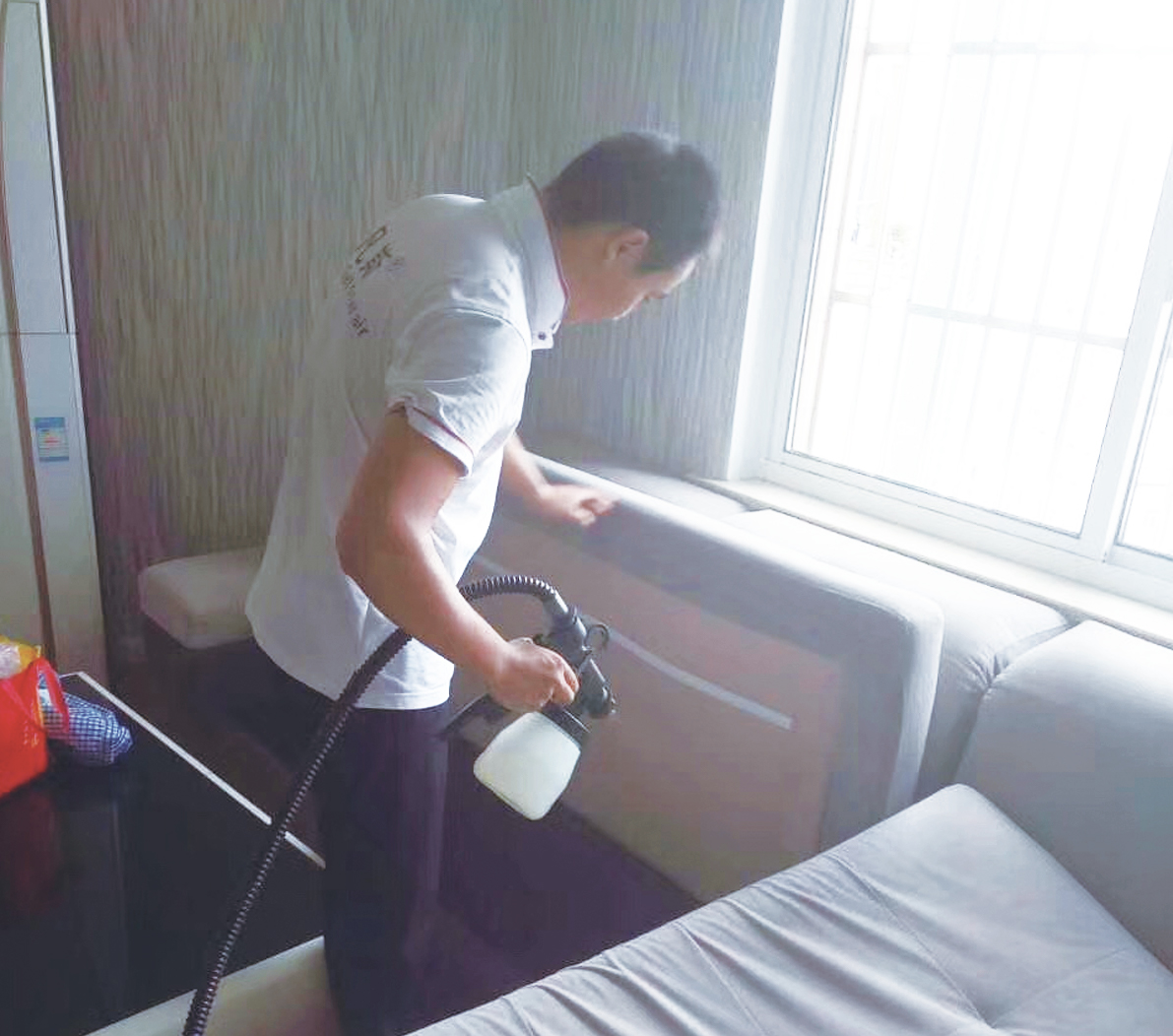 拒絕忍受車內(nèi)甲醛異味，遠離甲醛危害